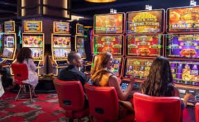 Ninja vs Samurai slot interface on viral77 showing warrior reels, current balance, and active bonus feature